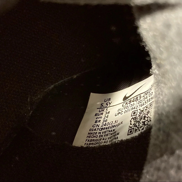 𝅺NIKE Sz 5-5.5Y Youth Kids' Grade School  Phantom GT Club IC Indoor Shoes - Picture 7 of 10